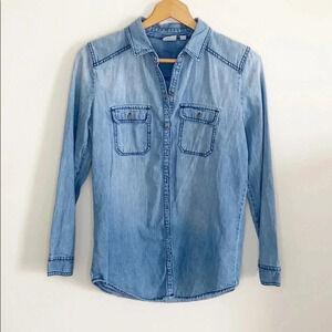 BP. 100% cotton Light Wash Denim Chambray long sleeve Top size small
